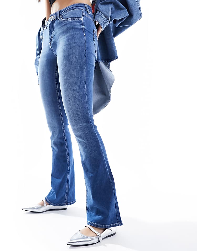 https://images.asos-media.com/products/only-flare-jeans-in-mid-blue-denim/206072638-1-mediumbluedenim?$n_750w$&wid=750&fit=constrain