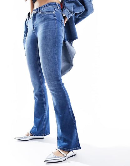 https://images.asos-media.com/products/only-flare-jeans-in-mid-blue-denim/206072638-1-mediumbluedenim?$n_750w$&wid=750&fit=constrain