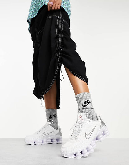 https://images.asos-media.com/products/nike-shox-tl-sneakers-in-white/206101946-3?$n_750w$&wid=750&fit=constrain