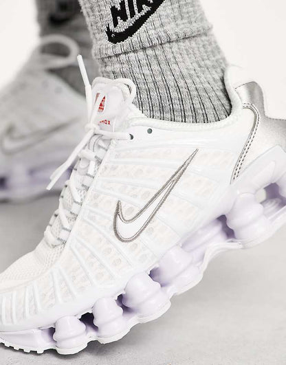 https://images.asos-media.com/products/nike-shox-tl-sneakers-in-white/206101946-4?$n_750w$&wid=750&fit=constrain