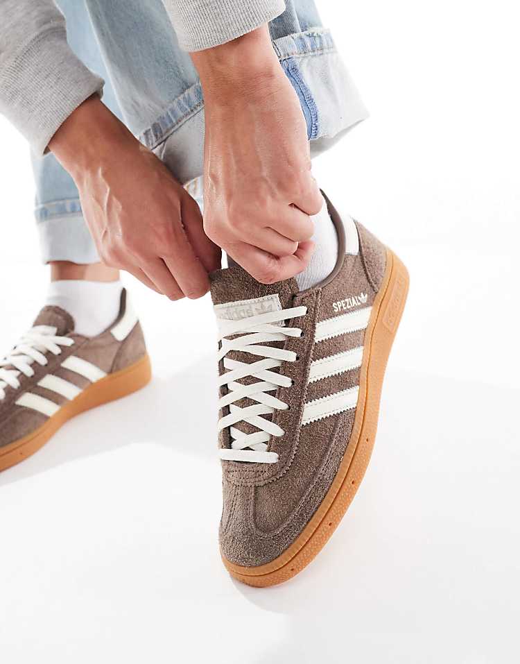 https://images.asos-media.com/products/adidas-originals-handball-spezial-sneakers-in-brown-and-white/206247882-3?$n_750w$&wid=750&fit=constrain