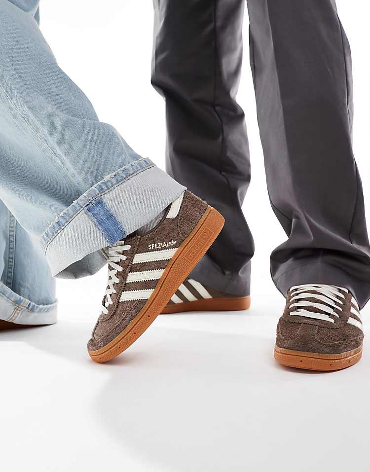 https://images.asos-media.com/products/adidas-originals-handball-spezial-sneakers-in-brown-and-white/206247882-5?$n_750w$&wid=750&fit=constrain