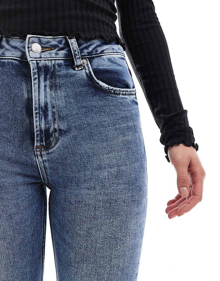 https://images.asos-media.com/products/miss-selfridge-petite-heart-pocket-flare-jeans-in-mid-wash/206283909-5?$n_750w$&wid=750&fit=constrain