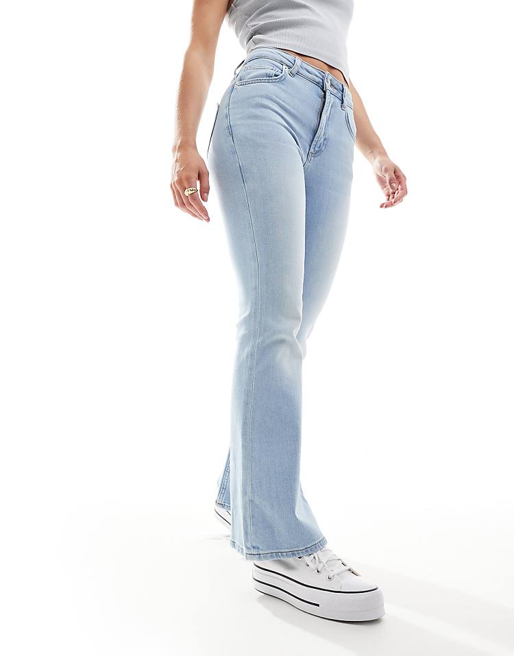 https://images.asos-media.com/products/miss-selfridge-petite-heart-pocket-flare-jeans-in-bleach-wash/206283918-4?$n_750w$&wid=750&fit=constrain