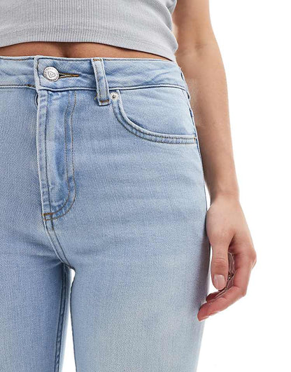 https://images.asos-media.com/products/miss-selfridge-petite-heart-pocket-flare-jeans-in-bleach-wash/206283918-5?$n_750w$&wid=750&fit=constrain