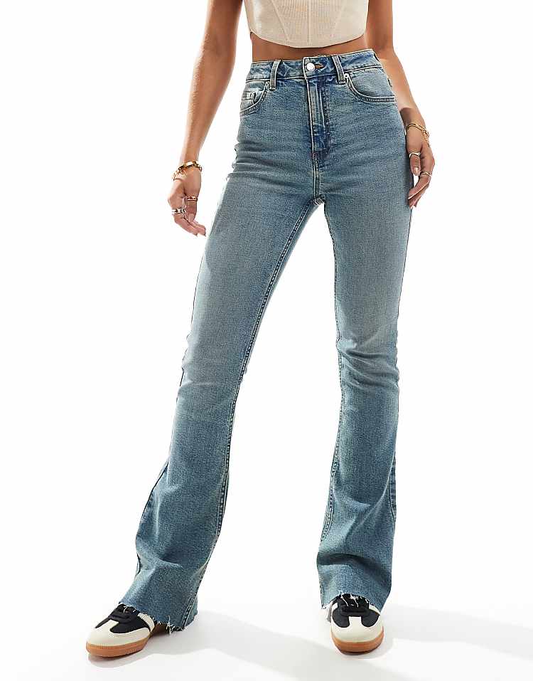 https://images.asos-media.com/products/miss-selfridge-heart-pocket-flare-jeans-in-dirty-wash/206345803-2?$n_750w$&wid=750&fit=constrain