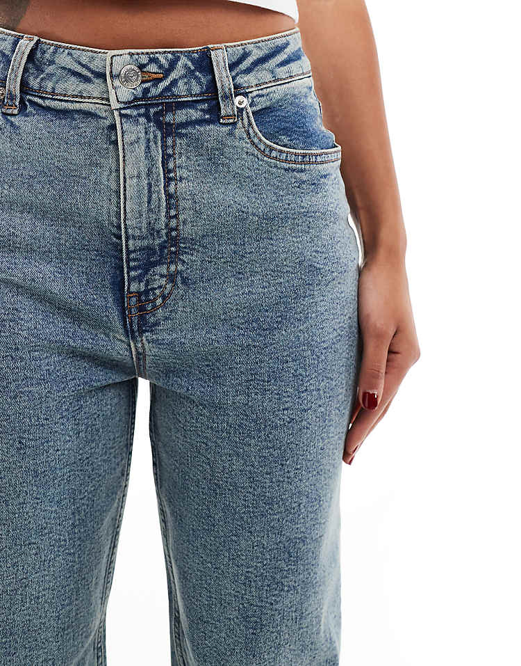https://images.asos-media.com/products/miss-selfridge-heart-pocket-straight-leg-jean-in-dirty-wash/206345849-5?$n_750w$&wid=750&fit=constrain