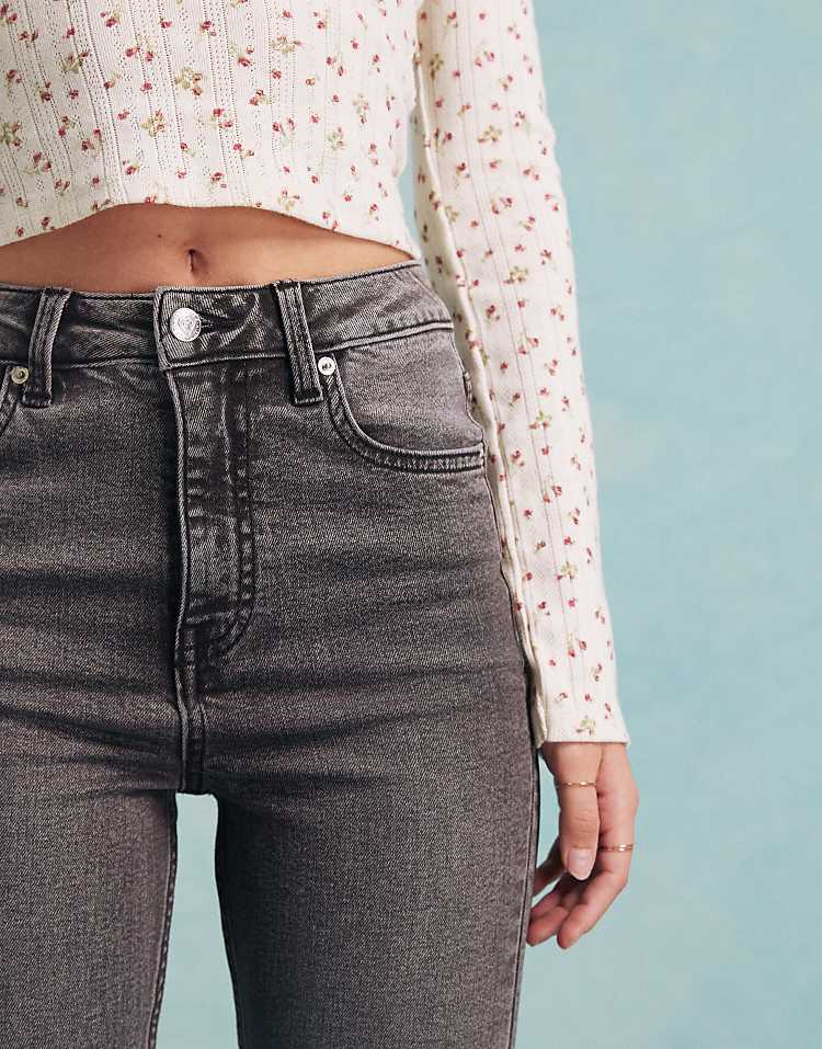 https://images.asos-media.com/products/miss-selfridge-heart-pocket-flare-jean-in-light-black-wash/206351181-4?$n_750w$&wid=750&fit=constrain