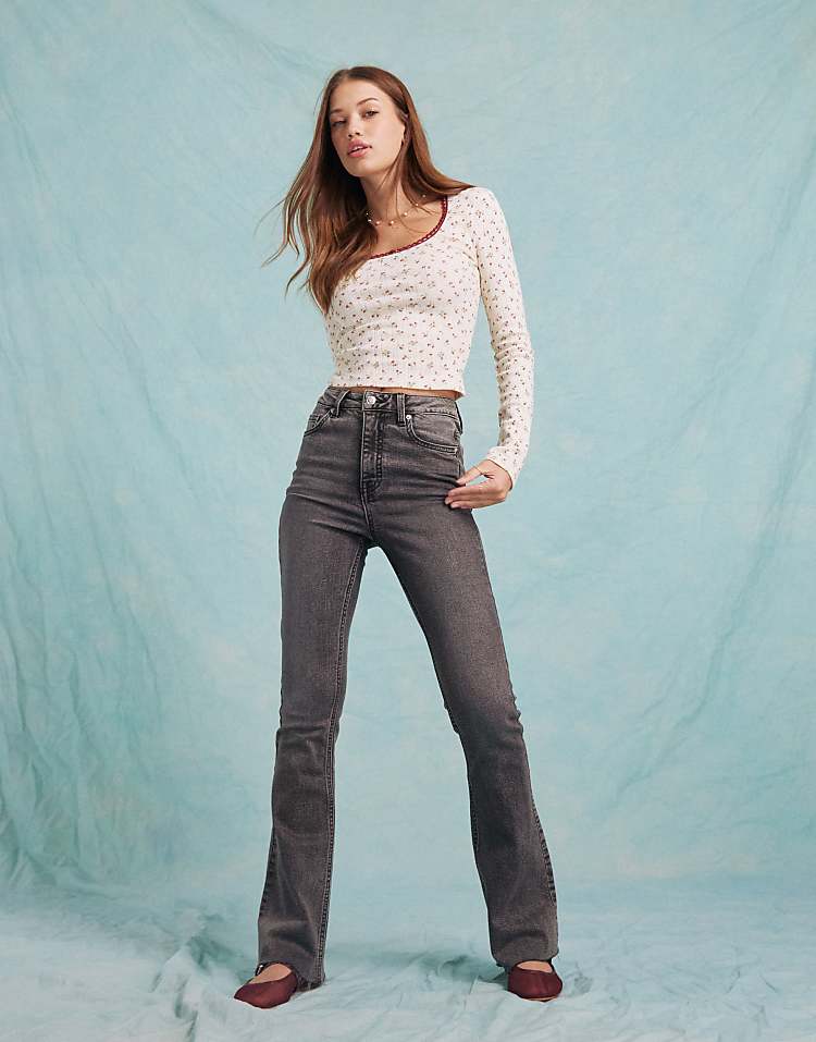 https://images.asos-media.com/products/miss-selfridge-heart-pocket-flare-jean-in-light-black-wash/206351181-5?$n_750w$&wid=750&fit=constrain