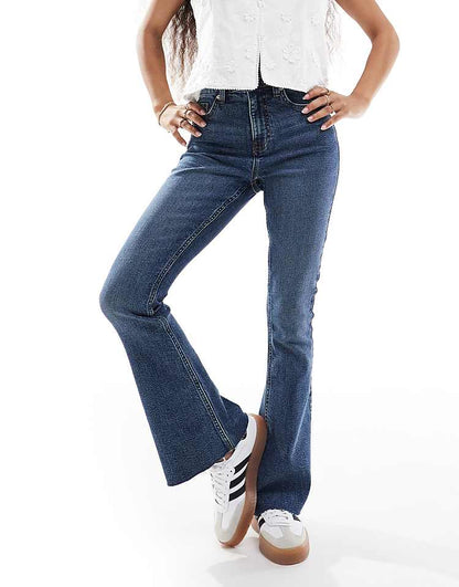 https://images.asos-media.com/products/miss-selfridge-petite-heart-pocket-flare-jeans-in-indigo-wash/206351258-3?$n_750w$&wid=750&fit=constrain