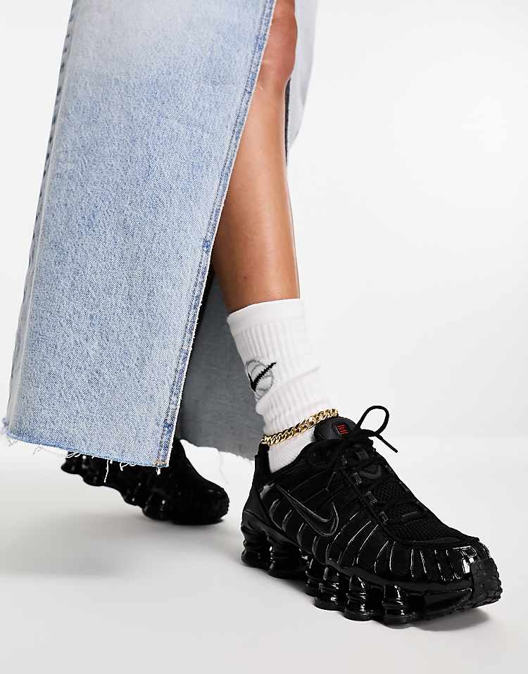 https://images.asos-media.com/products/nike-shox-tl-sneakers-in-black/206560170-1-black?$n_750w$&wid=750&fit=constrain