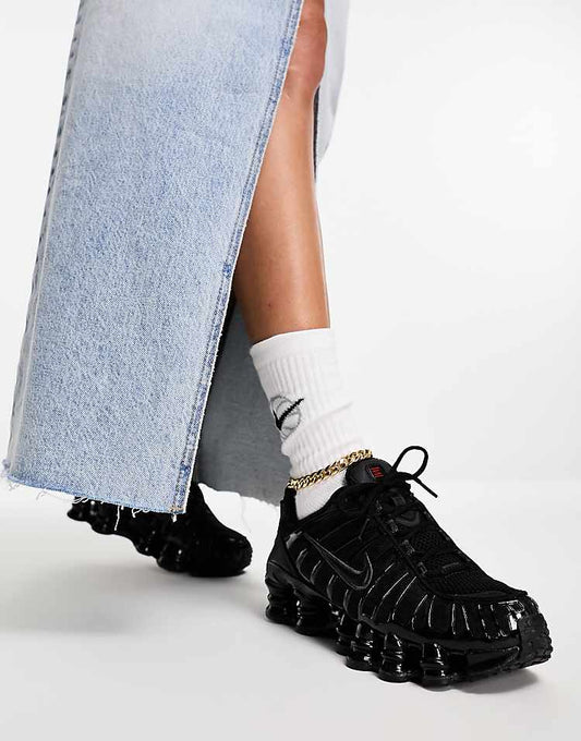 https://images.asos-media.com/products/nike-shox-tl-sneakers-in-black/206560170-1-black?$n_750w$&wid=750&fit=constrain