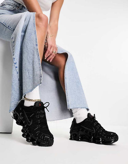 https://images.asos-media.com/products/nike-shox-tl-sneakers-in-black/206560170-4?$n_750w$&wid=750&fit=constrain
