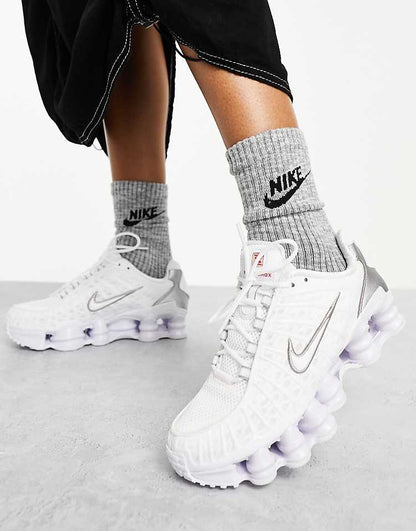 https://images.asos-media.com/products/nike-shox-tl-sneakers-in-white/206560371-1-white?$n_750w$&wid=750&fit=constrain