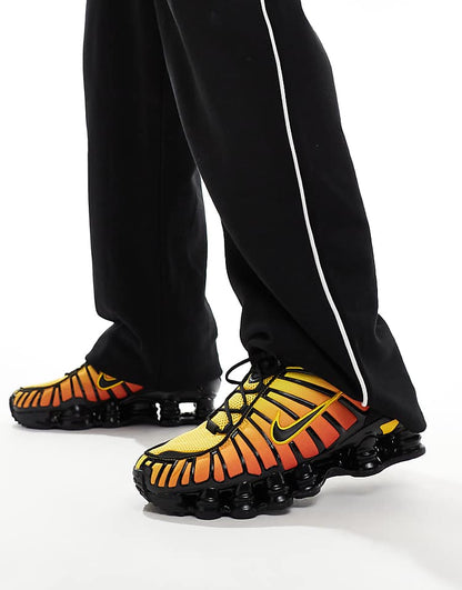 https://images.asos-media.com/products/nike-shox-tl-sneakers-in-black-and-red/206574554-1-black?$n_750w$&wid=750&fit=constrain