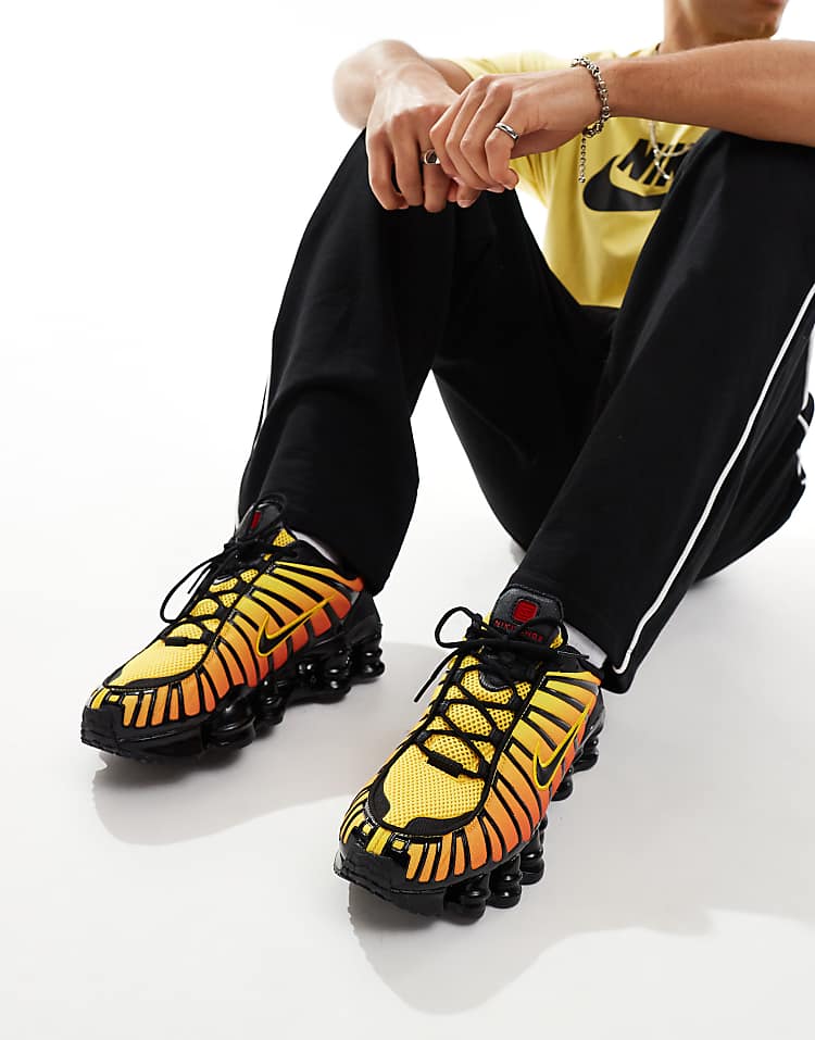 https://images.asos-media.com/products/nike-shox-tl-sneakers-in-black-and-red/206574554-3?$n_750w$&wid=750&fit=constrain