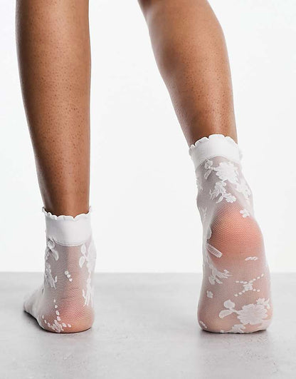https://images.asos-media.com/products/asos-design-white-lace-socks/206580254-2?$n_750w$&wid=750&fit=constrain