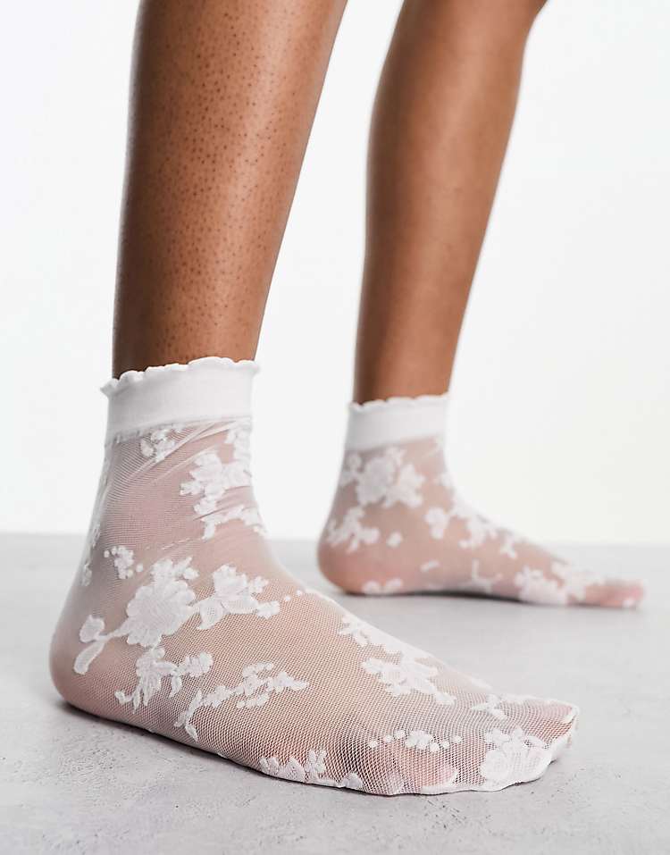 https://images.asos-media.com/products/asos-design-white-lace-socks/206580254-3?$n_750w$&wid=750&fit=constrain