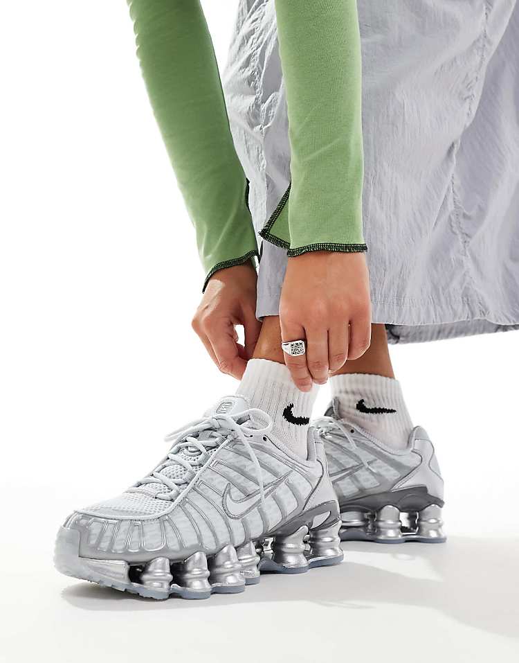 https://images.asos-media.com/products/nike-shox-tl-sneakers-in-gray-and-silver/206617504-1-silver?$n_750w$&wid=750&fit=constrain