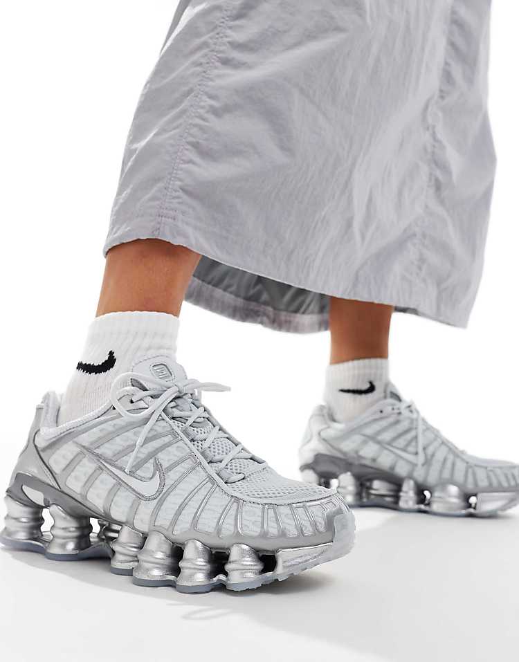 https://images.asos-media.com/products/nike-shox-tl-sneakers-in-gray-and-silver/206617504-5?$n_750w$&wid=750&fit=constrain