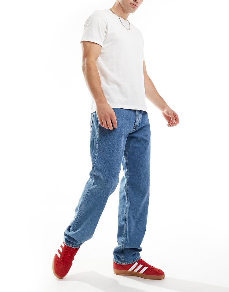 https://images.asos-media.com/products/jack-jones-chris-straight-leg-jeans-in-mid-blue-wash/206826008-2?$n_750w$&wid=750&fit=constrain