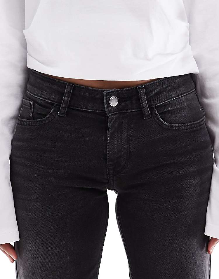 https://images.asos-media.com/products/only-judy-low-rise-wide-leg-jeans-in-washed-black/206887177-4?$n_750w$&wid=750&fit=constrain