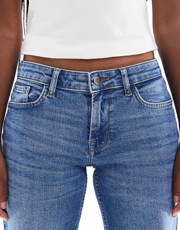 https://images.asos-media.com/products/only-judy-low-rise-wide-leg-jeans-in-mid-blue-wash/206887215-4?$n_750w$&wid=750&fit=constrain