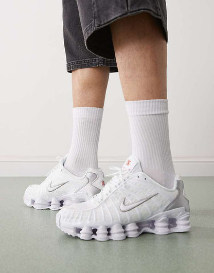 https://images.asos-media.com/products/nike-shox-tl-sneakers-in-white-and-silver/206963980-1-white?$n_750w$&wid=750&fit=constrain