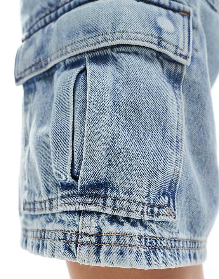 https://images.asos-media.com/products/levis-baggy-cargo-denim-shorts-in-mid-blue/207075218-3?$n_750w$&wid=750&fit=constrain
