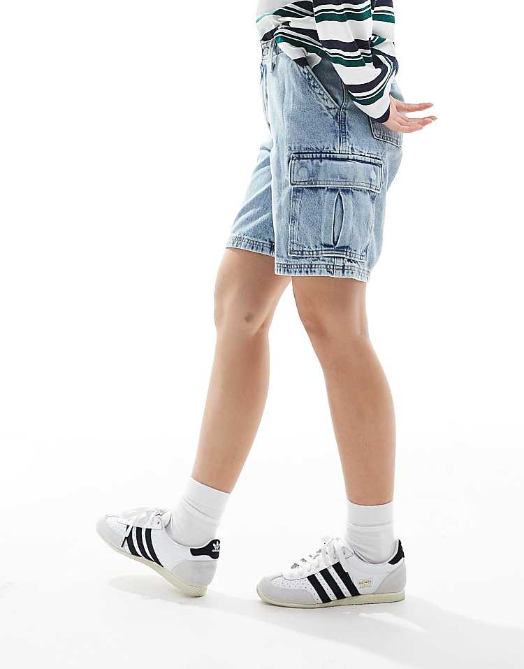 https://images.asos-media.com/products/levis-baggy-cargo-denim-shorts-in-mid-blue/207075218-4?$n_750w$&wid=750&fit=constrain