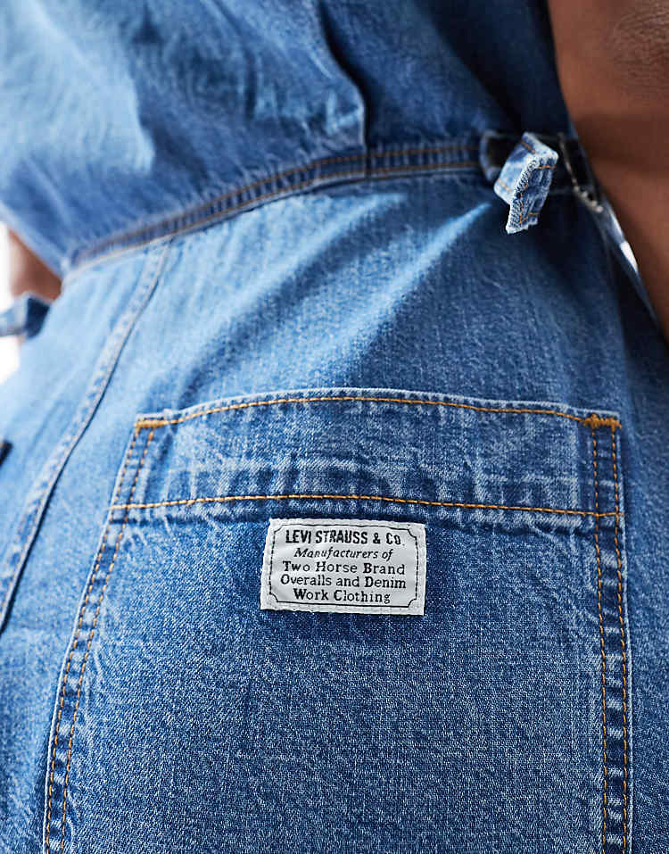 https://images.asos-media.com/products/levis-short-overall-denim-playsuit-in-mid-blue/207079601-3?$n_750w$&wid=750&fit=constrain