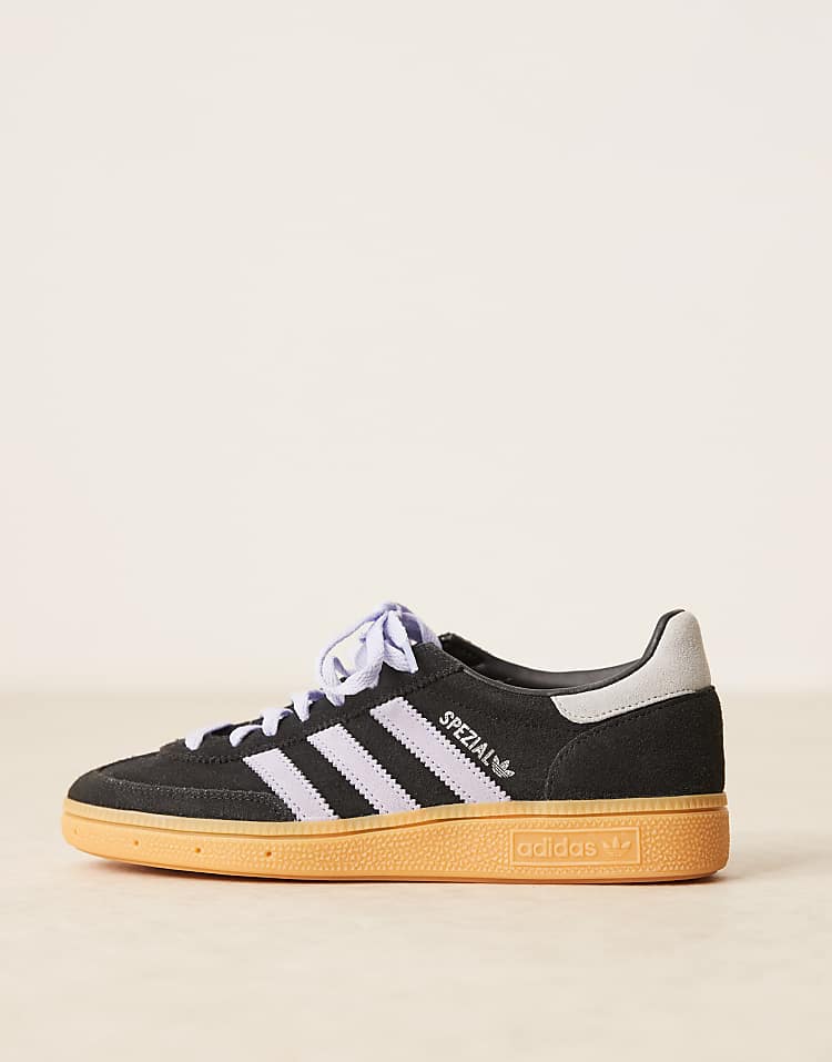 https://images.asos-media.com/products/adidas-originals-handball-spezial-sneakers-in-black-and-blue/207115019-4?$n_750w$&wid=750&fit=constrain