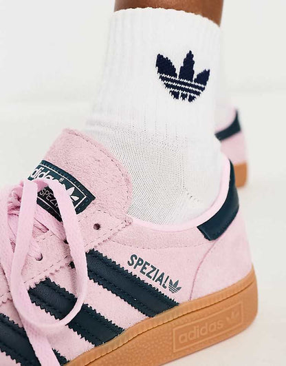 https://images.asos-media.com/products/adidas-originals-handball-spezial-sneakers-in-pink-and-navy/207115554-3?$n_750w$&wid=750&fit=constrain