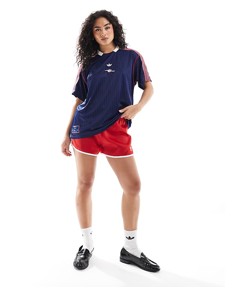 https://images.asos-media.com/products/adidas-football-arsenal-icons-t-shirt-in-navy-and-red/207197235-4?$n_750w$&wid=750&fit=constrain