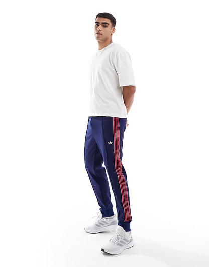 https://images.asos-media.com/products/adidas-football-arsenal-icons-trackpants-in-navy-and-red/207197386-1-navy?$n_750w$&wid=750&fit=constrain