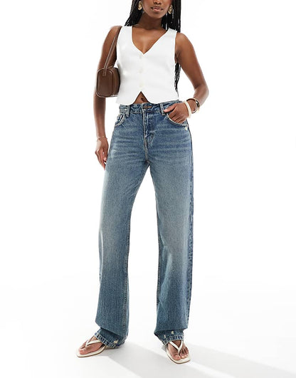 https://images.asos-media.com/products/pullbear-mid-rise-straight-jean-in-washed-blue/207330177-1-blue?$n_750w$&wid=750&fit=constrain