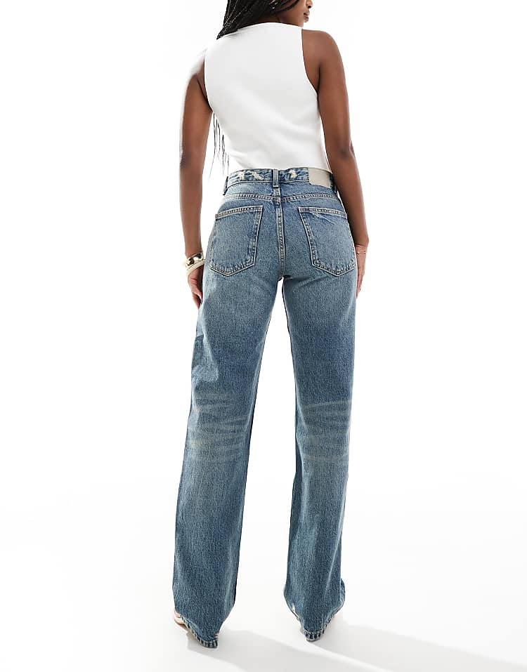 https://images.asos-media.com/products/pullbear-mid-rise-straight-jean-in-washed-blue/207330177-2?$n_750w$&wid=750&fit=constrain