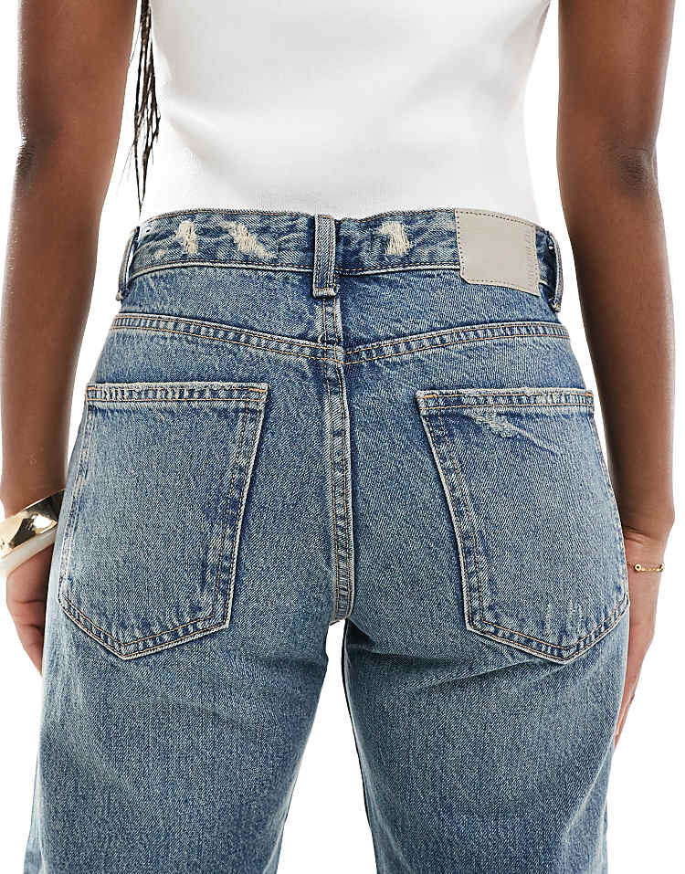 https://images.asos-media.com/products/pullbear-mid-rise-straight-jean-in-washed-blue/207330177-4?$n_750w$&wid=750&fit=constrain