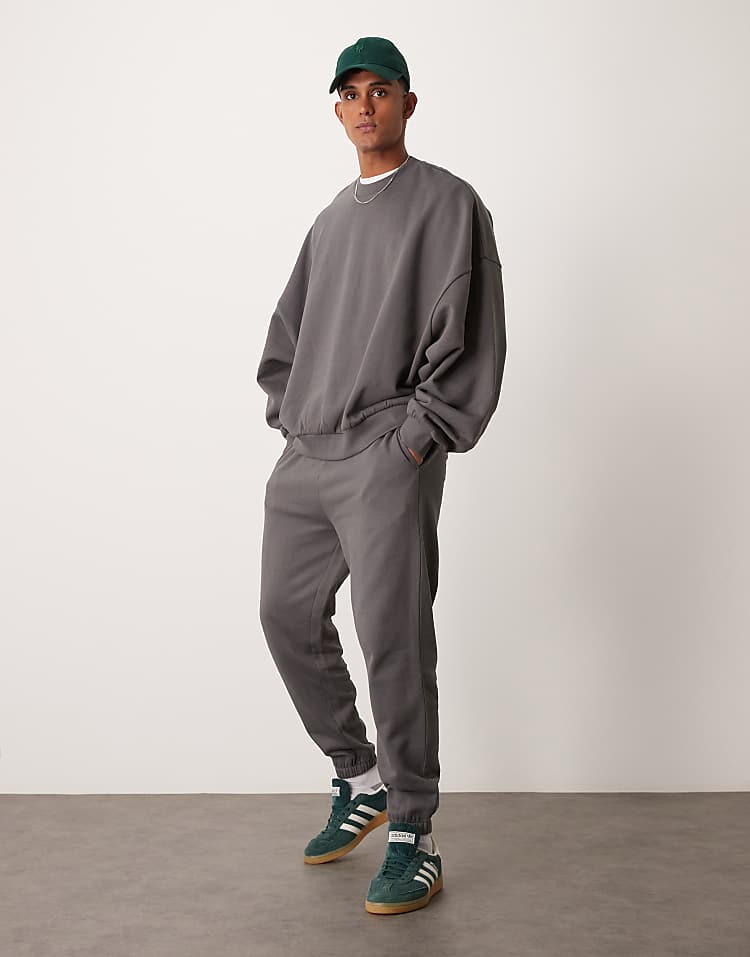 https://images.asos-media.com/products/asos-design-essential-tapered-sweatpants-in-charcoal/207334879-1-darkshadow?$n_750w$&wid=750&fit=constrain