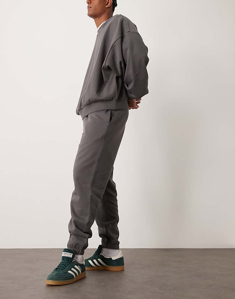 https://images.asos-media.com/products/asos-design-essential-tapered-sweatpants-in-charcoal/207334879-2?$n_750w$&wid=750&fit=constrain