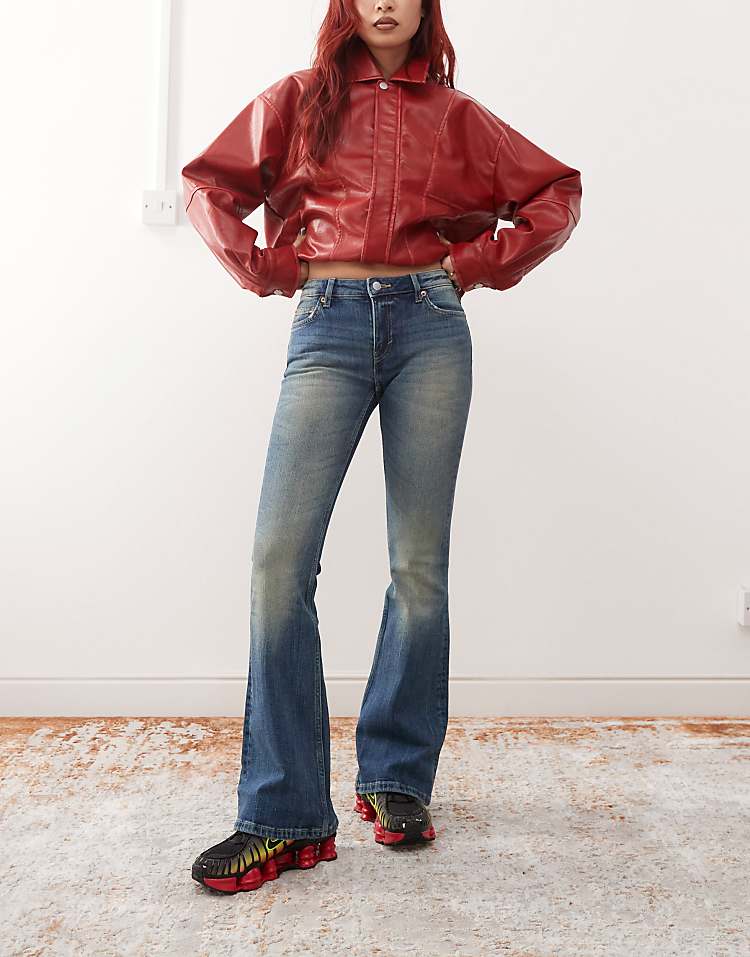 https://images.asos-media.com/products/weekday-flame-low-waist-flared-jeans-in-gasoline-blue/207357271-1-gasolineblue?$n_750w$&wid=750&fit=constrain