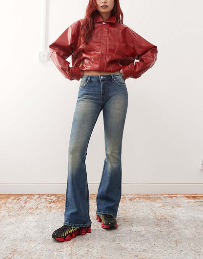 https://images.asos-media.com/products/weekday-flame-low-waist-flared-jeans-in-gasoline-blue/207357271-1-gasolineblue?$n_750w$&wid=750&fit=constrain