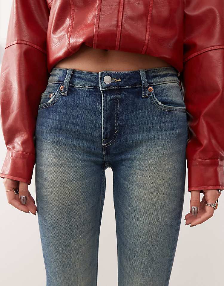 https://images.asos-media.com/products/weekday-flame-low-waist-flared-jeans-in-gasoline-blue/207357271-4?$n_750w$&wid=750&fit=constrain