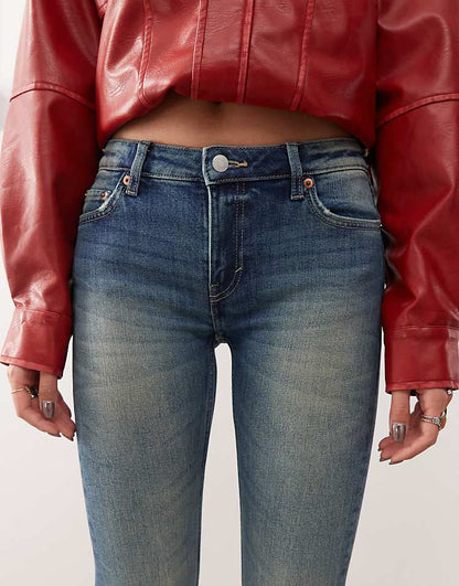 https://images.asos-media.com/products/weekday-flame-low-waist-flared-jeans-in-gasoline-blue/207357271-4?$n_750w$&wid=750&fit=constrain