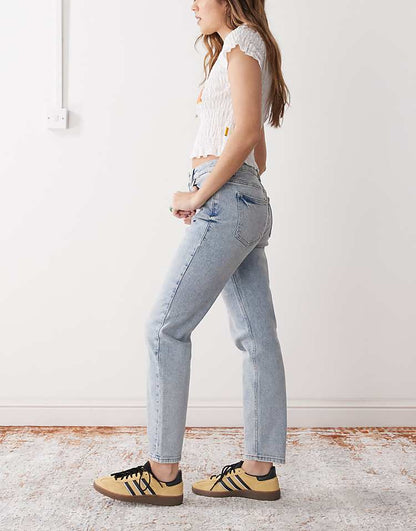 https://images.asos-media.com/products/noisy-may-moni-high-waist-straight-jeans-in-light-blue-wash/207372356-3?$n_750w$&wid=750&fit=constrain
