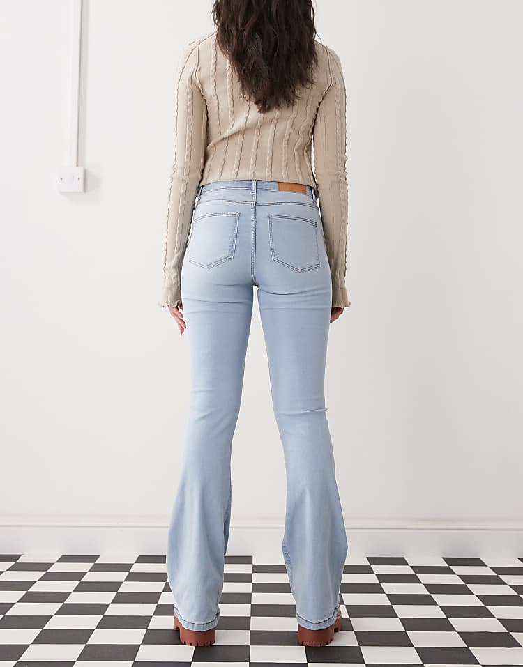 https://images.asos-media.com/products/noisy-may-sallie-high-rise-flare-jeans-in-light-blue-wash/207372548-2?$n_750w$&wid=750&fit=constrain