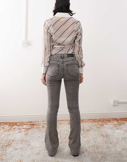 https://images.asos-media.com/products/noisy-may-sallie-high-waisted-flare-jeans-in-light-gray/207372744-2?$n_750w$&wid=750&fit=constrain