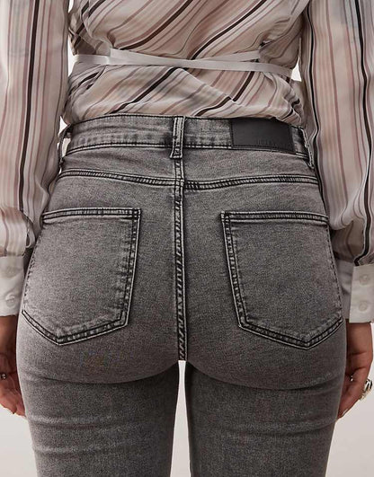https://images.asos-media.com/products/noisy-may-sallie-high-waisted-flare-jeans-in-light-gray/207372744-4?$n_750w$&wid=750&fit=constrain