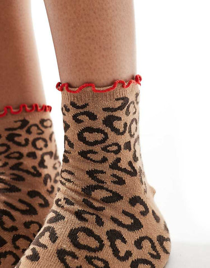 https://images.asos-media.com/products/asos-design-leopard-knit-frill-ankle-socks/207409652-2?$n_750w$&wid=750&fit=constrain