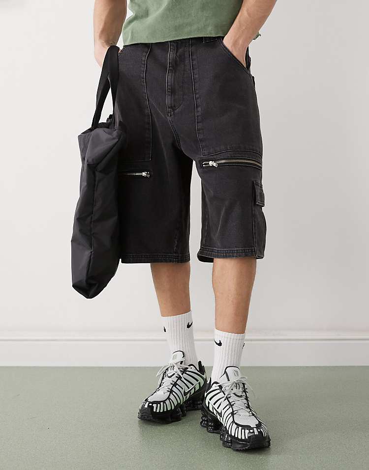 https://images.asos-media.com/products/nike-shox-tl-sneakers-in-black-and-green/207494918-3?$n_750w$&wid=750&fit=constrain